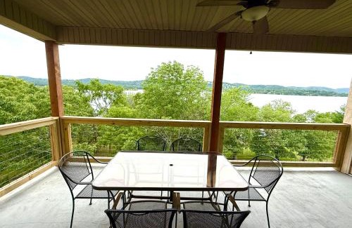 Indian Point Apartamento | Lakefront and Lake View Condo on Indian Point