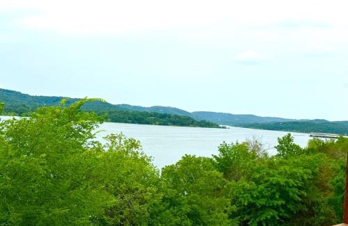 Indian Point Apartamento | Lakefront and Lake View Condo on Indian Point