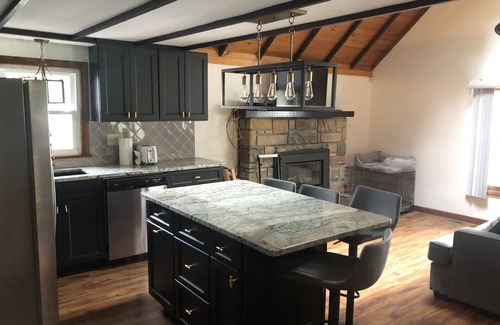 Pocono Lake Casa | Lakefront Cabin (15 minutes from Jack Frost, 25 minutes from Camelback)