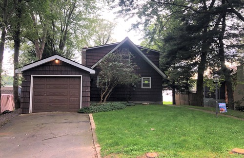 Pocono Lake Casa | Lakefront Cabin (15 minutes from Jack Frost, 25 minutes from Camelback)
