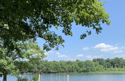 Ulster Park Cabaña | Lakefront Cottage, Hudson Valley NY
