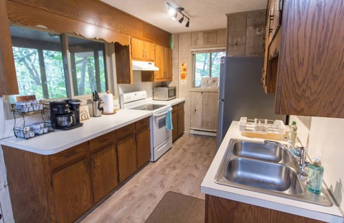 Gouldsboro Cabina | Lakefront Cabin in Poconos Mountain Resort
