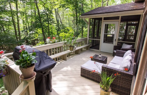 Gouldsboro Cabina | Lakefront Cabin in Poconos Mountain Resort