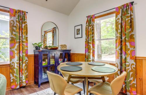 Eureka Springs Casa | Lakefront Cabin Less Than 3 Mi to Dtwn Eureka Springs!