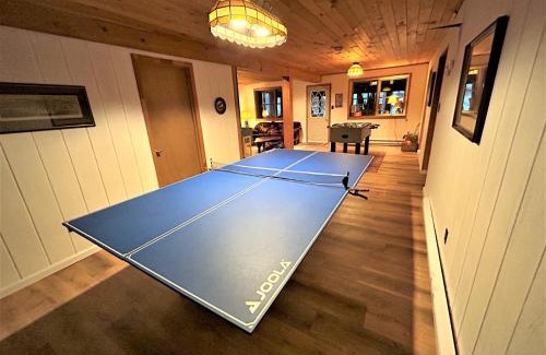 Pocono Lake Casa | Lakefront Cabin Pvt Beach and Dock - Sunset Marina