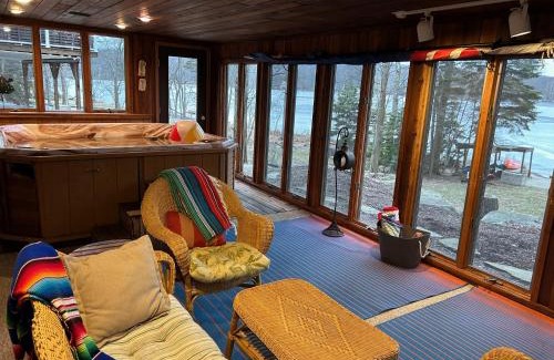 Pocono Lake Casa | Lakefront Cabin Pvt Beach and Dock - Sunset Marina