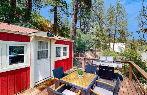 Bayfield Hotel | Lakefront Cabin Retreat (Cabin B)