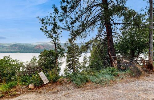 Bayfield Hotel | Lakefront Cabin Retreat (Cabin B)