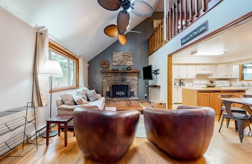 Pocono Summit Cabina | Lakefront cabin with sauna, dock, & screened porch - near resort/golf/casinos