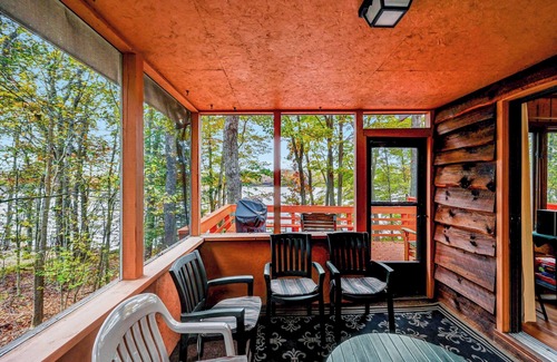 Gouldsboro Chalet De Esquí | Lakefront Chalet on Big Bass Lake - 5 BR Spacious Home on 3 Levels