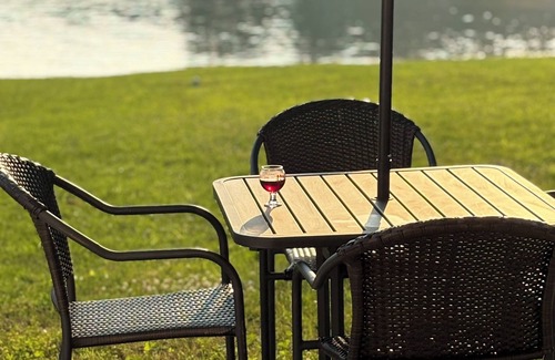 Jefferson City Casa | Couples retreat at a Peaceful Brand New Lake home on Cherokee Lake