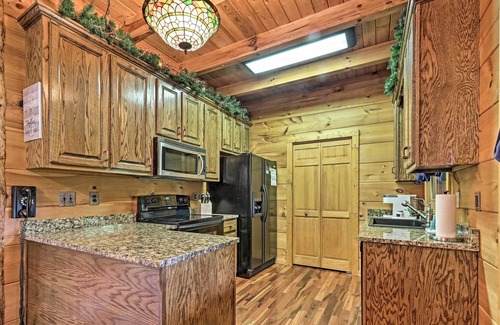 Coalmont Cabina | Lakefront Coalmont Cabin on 5 Acres w/ Dock!