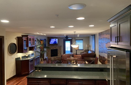 Lake Delton Condominio | ⚓❀ Lakefront Condo ❀ Private Beach - Kayaks - Boat Slip ❀⚓