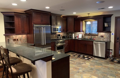 Lake Delton Condominio | ⚓❀ Lakefront Condo ❀ Private Beach - Kayaks - Boat Slip ❀⚓