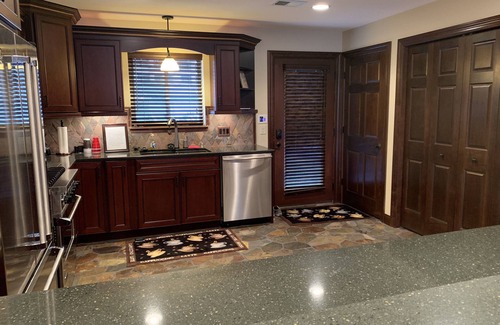 Lake Delton Condominio | ⚓❀ Lakefront Condo ❀ Private Beach - Kayaks - Boat Slip ❀⚓