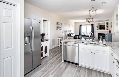 Smith Mountain Lake Condominio | Lakefront Condo w/ Free Resort Amenities at SML!