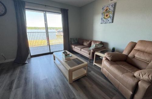 Osage Beach Apartamento | Lakefront condo with a VIEW Osage Beach
