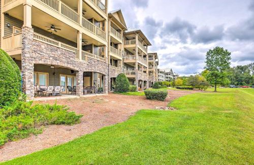 Talladega Apartamento | Lakefront Condo with Community Pool and Boat Dock