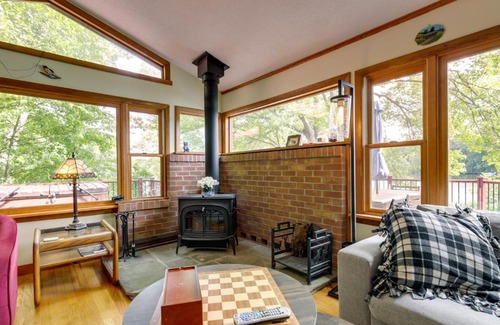 Mansfield Depot Casa | Lakefront Connecticut Retreat Near UConn