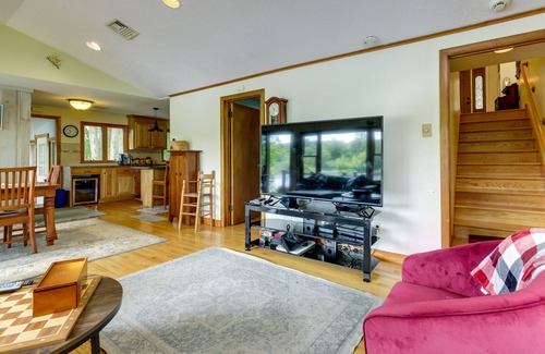 Mansfield Depot Cabaña | Lakefront Connecticut Retreat Near UConn