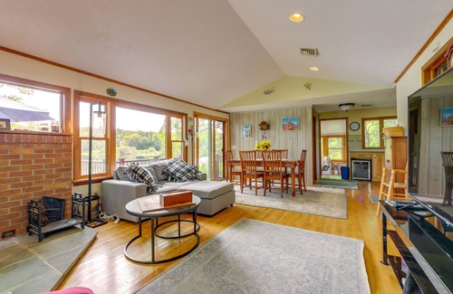 Mansfield Depot Cabaña | Lakefront Connecticut Retreat Near UConn