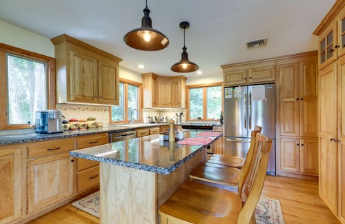 Mansfield Depot Cabaña | Lakefront Connecticut Retreat Near UConn