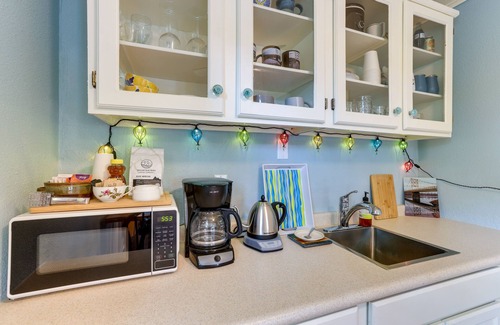 Beaver Cabaña | Lakefront Cottage by Little Golden Gate Bridge