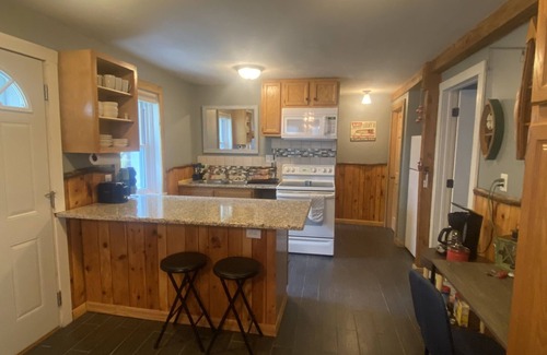 Harrison Cabaña | Lakefront Cottage- big enough for your family, plus more!