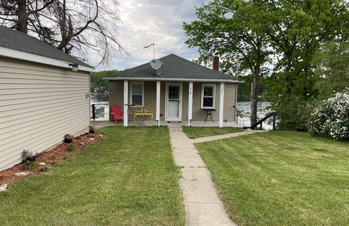 Harrison Cabaña | Lakefront Cottage- big enough for your family, plus more!