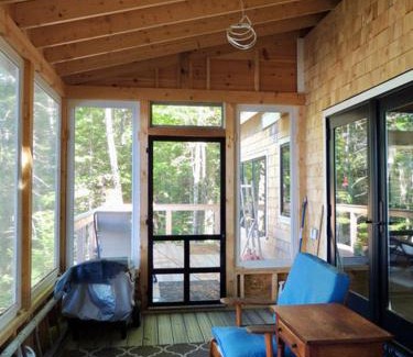 Lincolnville Casa | Lakefront Cottage by Country House Escapes