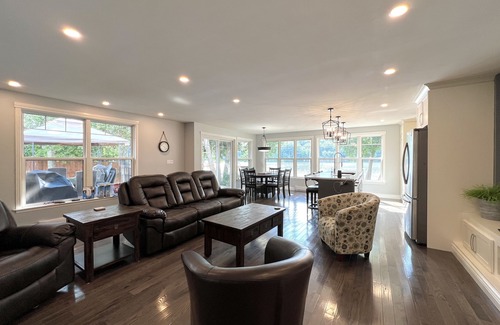 Front of Yonge Chalet De Esquí | Lakefront cottage