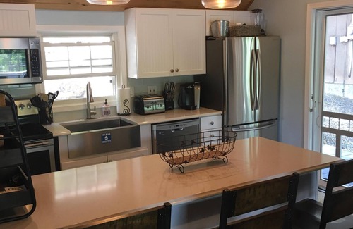 Greentown Casa | LAKEFRONT Cottage / totalmente renovado / moderno / jacuzzi / en el lago Wallenpaupack