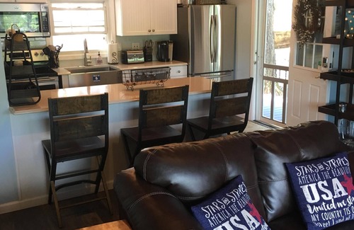 Greentown Casa | LAKEFRONT Cottage / totalmente renovado / moderno / jacuzzi / en el lago Wallenpaupack