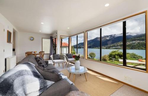 Kelvin Heights Apartamento | Lakefront Cottage