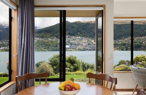 Kelvin Heights Apartamento | Lakefront Cottage