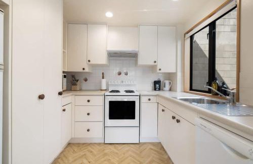 Kelvin Heights Apartamento | Lakefront Cottage