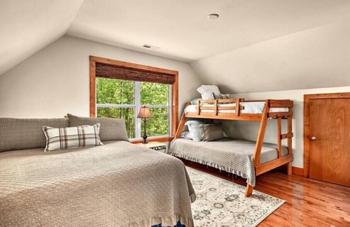 Mill Spring Cabaña | Lakefront Cottage on Lake Adger