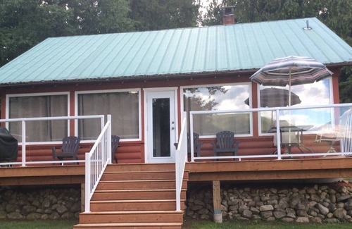 Nelson Cabaña | Lakefront Cottage en Kootenay Lake- Llame a Sherry 250-825-9681