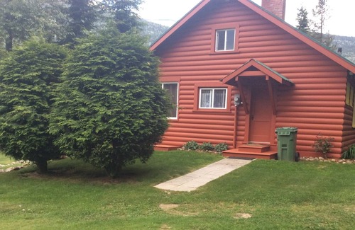 Nelson Cabaña | Lakefront Cottage en Kootenay Lake- Llame a Sherry 250-825-9681