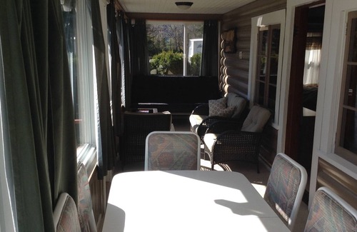 Nelson Cabaña | Lakefront Cottage en Kootenay Lake- Llame a Sherry 250-825-9681