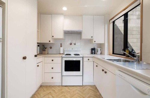 Kelvin Heights Apartamento | Lakefront Cottage Sum