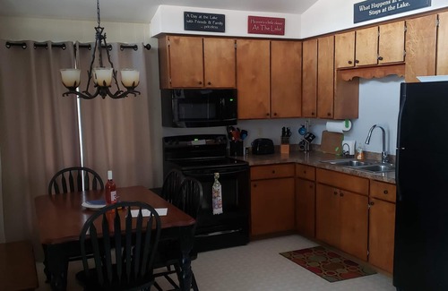 Paris Cabaña | Lakefront Cottage