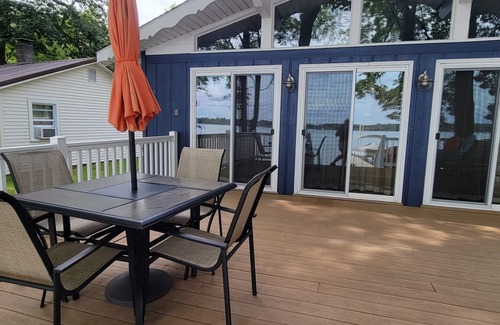 Paris Cabaña | Lakefront Cottage