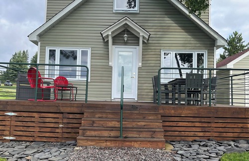 Shuniah Cabaña | Lakefront cozy cottage on beautiful Lake Superior. Close to hiking and skiing.