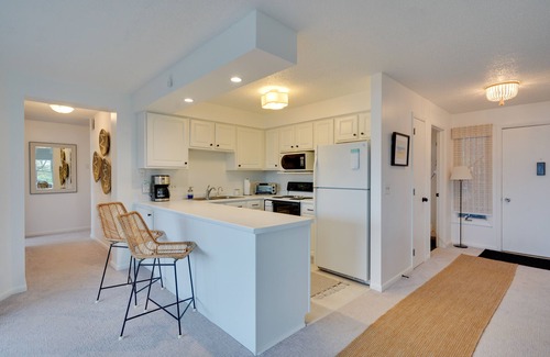 Dewittville Condominio | Lakefront Dewittville Condo with Private Deck!