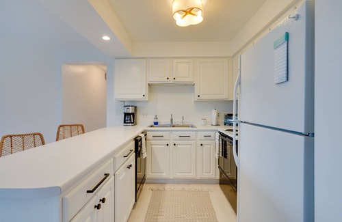 Dewittville Condominio | Lakefront Dewittville Condo with Private Deck!