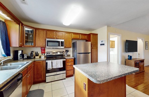 Boiling Spring Lakes Casa | Lakefront dog-friendly home near beach/Wilmington with private gazebo, W/D