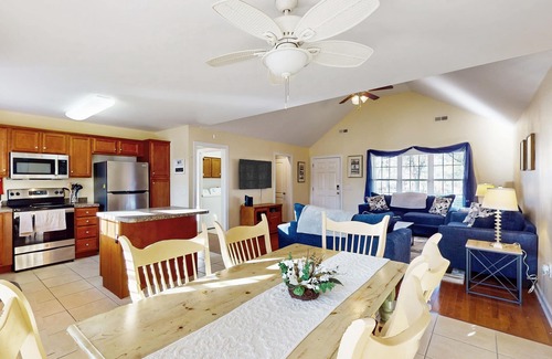 Boiling Spring Lakes Casa | Lakefront dog-friendly home near beach/Wilmington with private gazebo, W/D