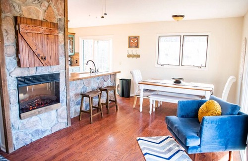 Roxboro Apartamento | Lakefront Escape | Dock, Fire Pit, Family friendly