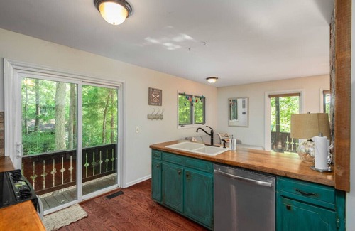 Roxboro Apartamento | Lakefront Escape | Dock, Fire Pit, Family friendly